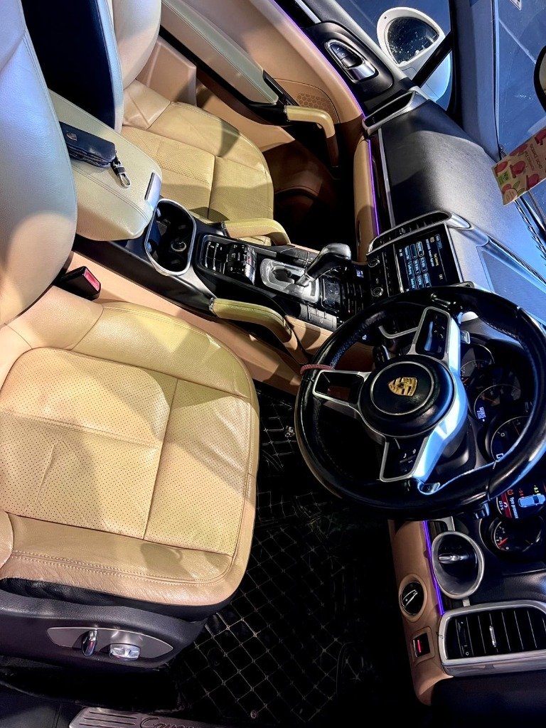 Ultra-luxury showroom lounge